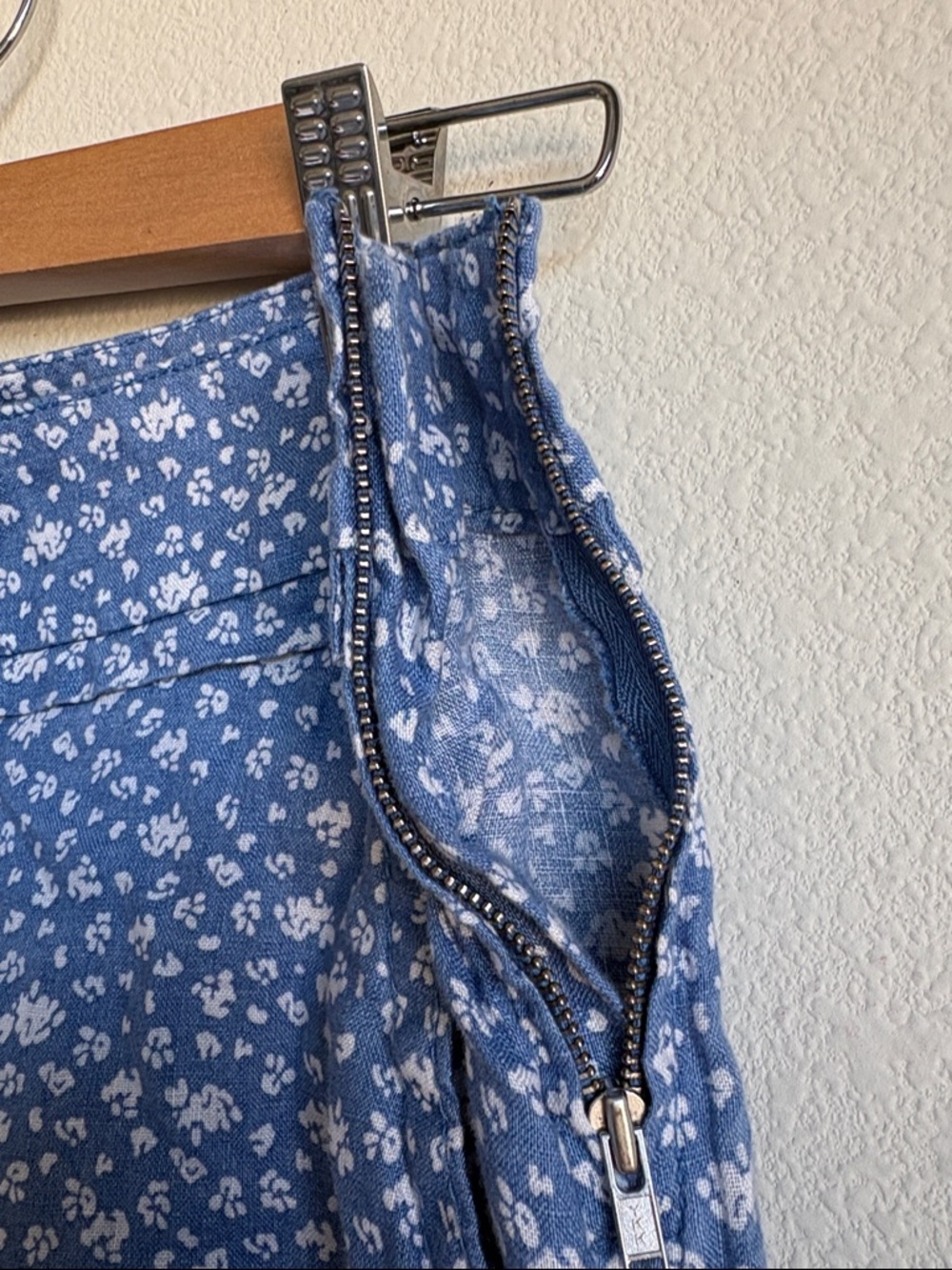 Pure linen United Colors Of Benetton Blue Ditsy Floral High-Waist Shorts size 4 - Picture 6 of 8
